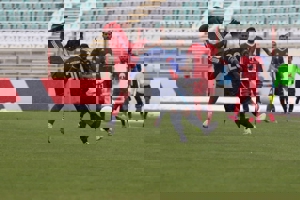 توقف دیدار تراکتور و پیکان به دلیل قطع برق