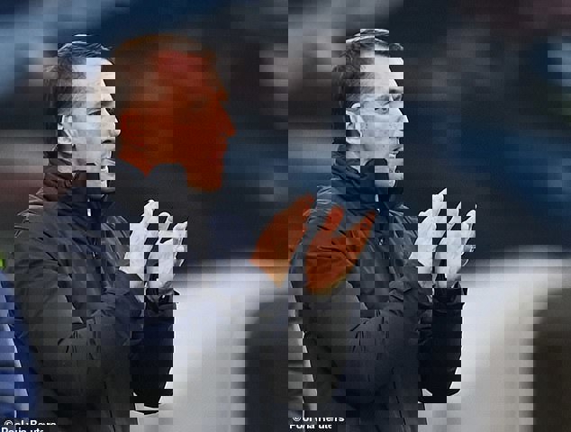 1555589