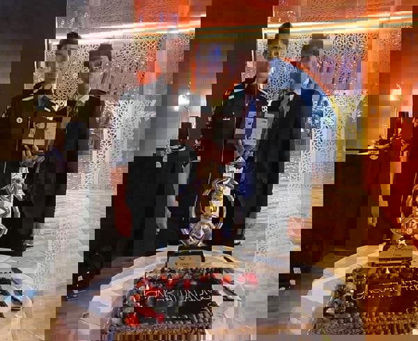 1555621