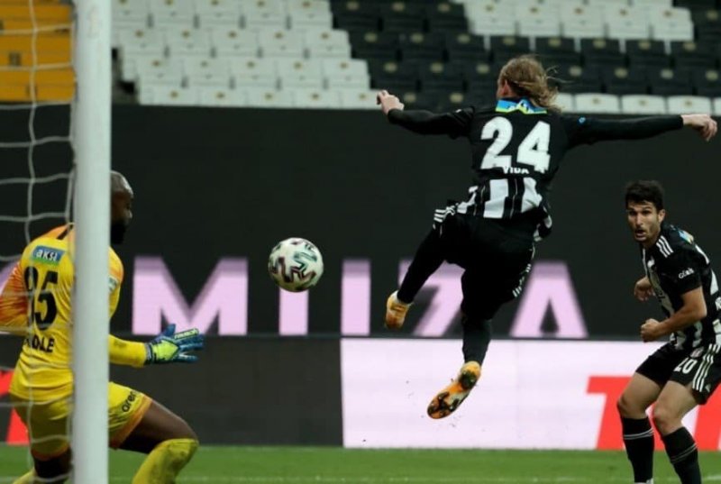 هموطن برانکو، بدل زلاتان از آب درآمد (عکس)