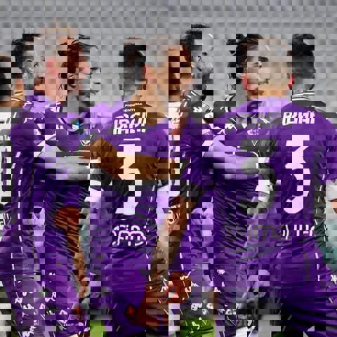 1556082