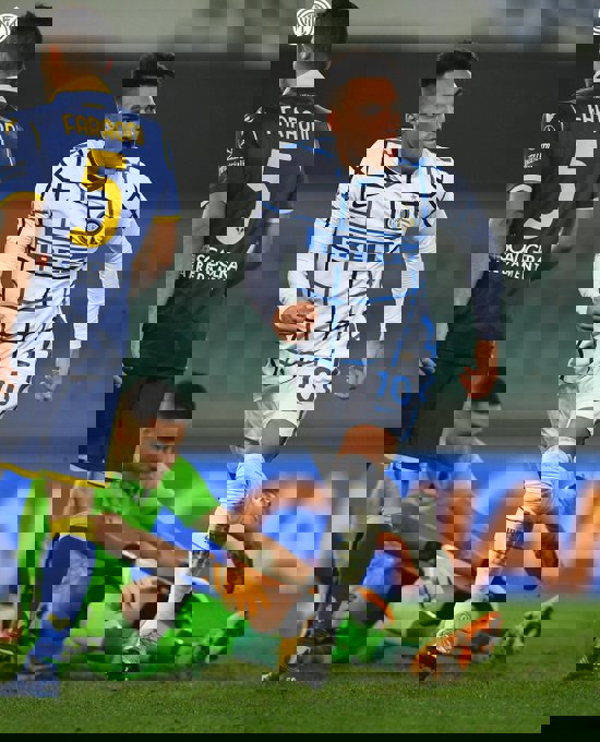 1556332