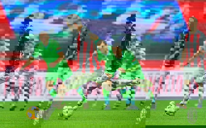 1556371