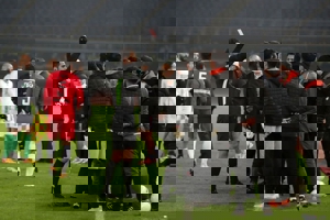 شوت به وسط زمین؛ این تخلف بررسی می شود 