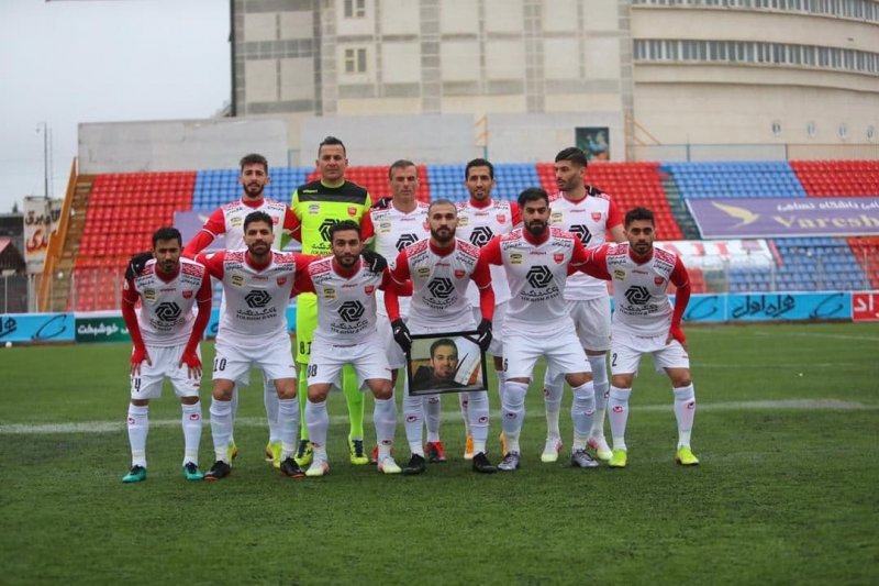 پرسپولیس به یاد هواداری که در فینال سکته کرد (عکس)