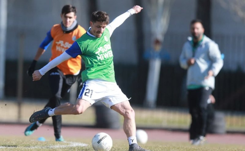 کاپیتان وریا علیه کیست دردناک زانو(عکس)