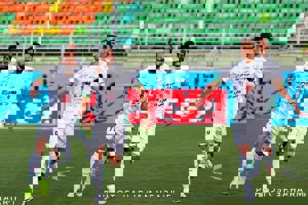 استقلالیها مغضوب، ناجی ذوبآهن شدند