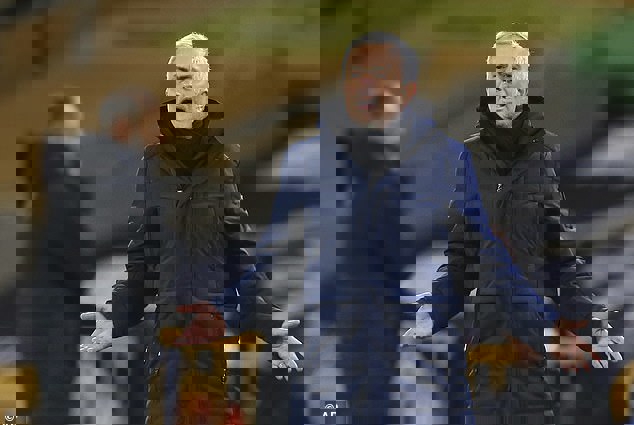 1557498