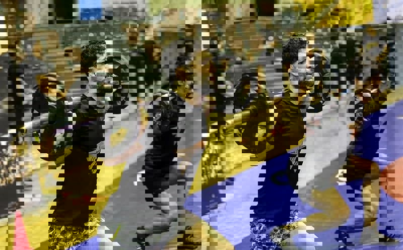 1557521