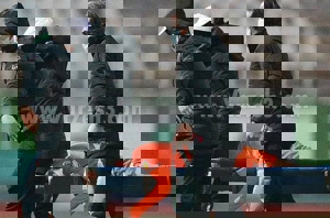  مسلمان را با برانکارد بردند! (عکس)