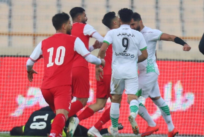 حسینی: آقای آقایی! غیرت پرسپولیسی داشتی، اخراج نمیشدی