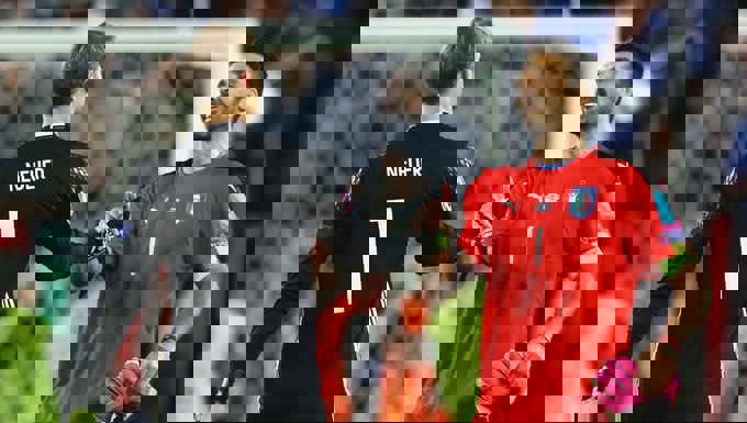 1558991