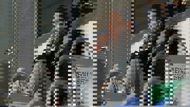 1560133