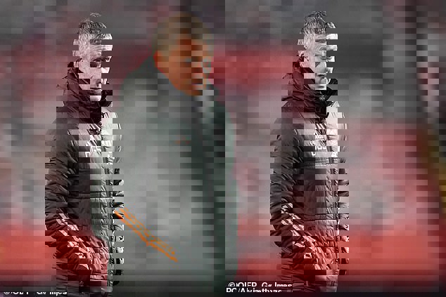 1560328