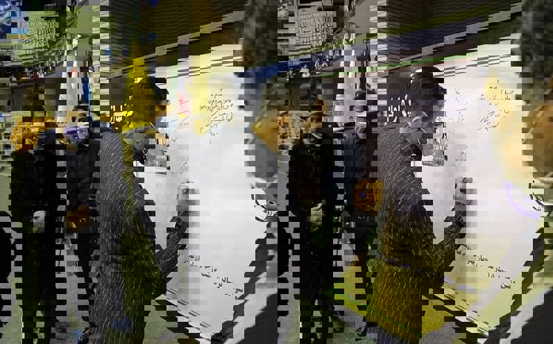 1560341