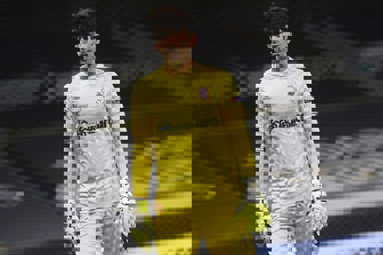 1560392