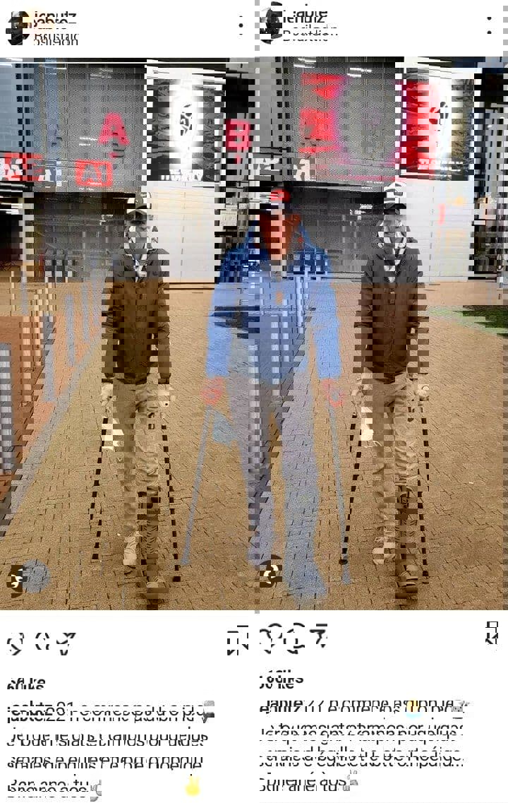 1560393