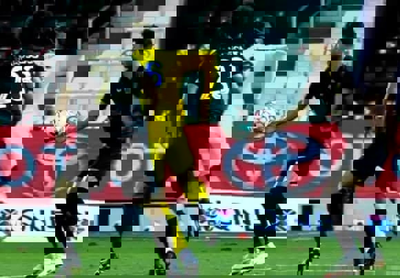 نجات شجاع خلیل‌زاده با VAR (عکس)