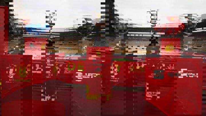 1560560
