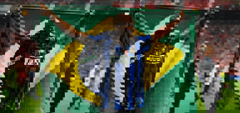 1560577