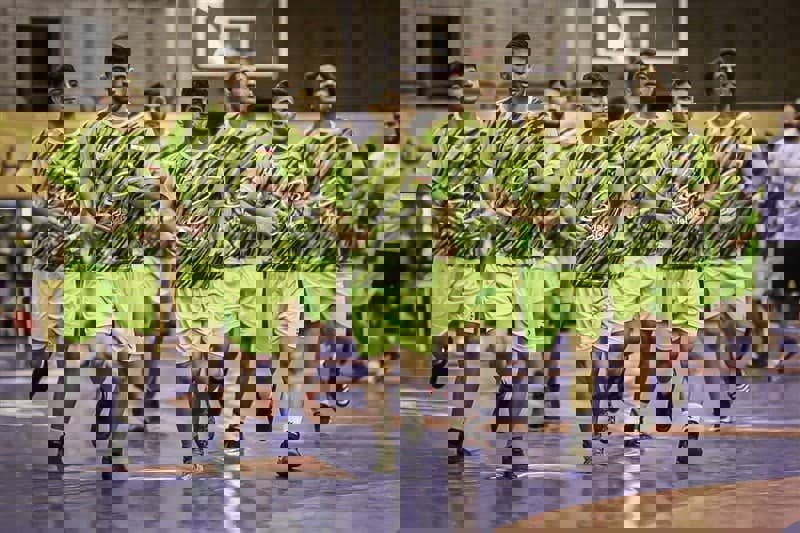 1561035