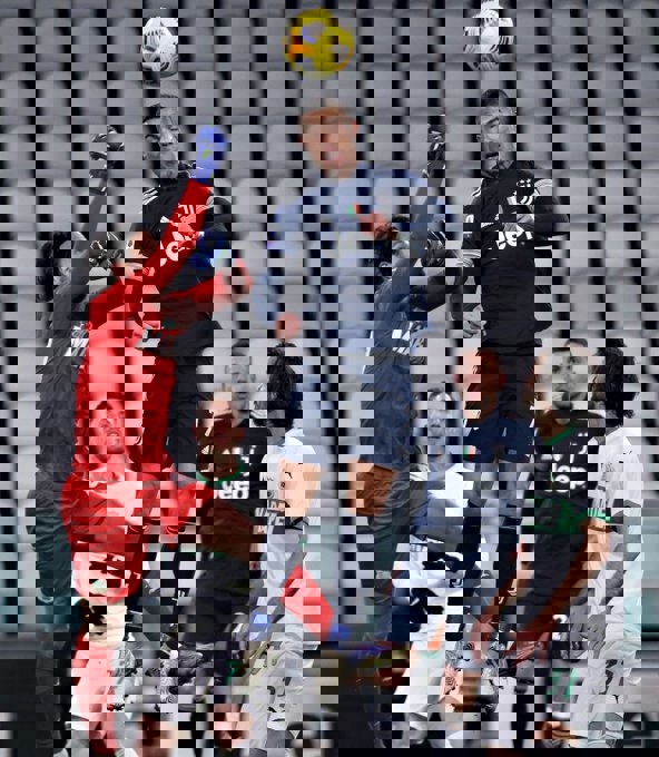 1561391