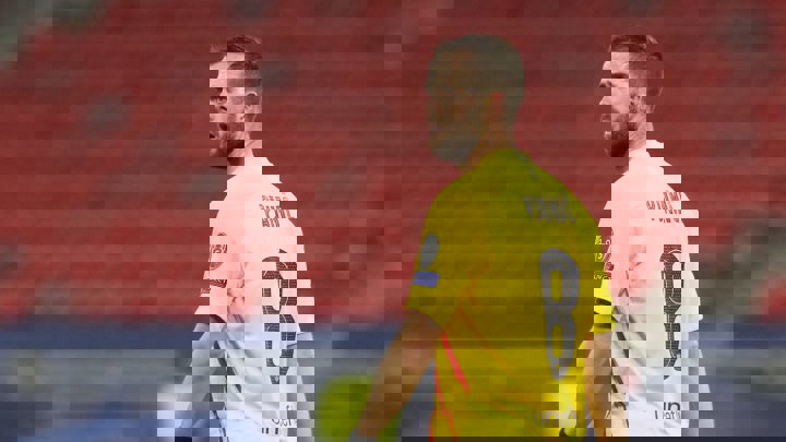 1561562