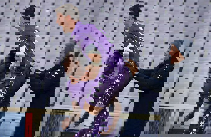 1562296