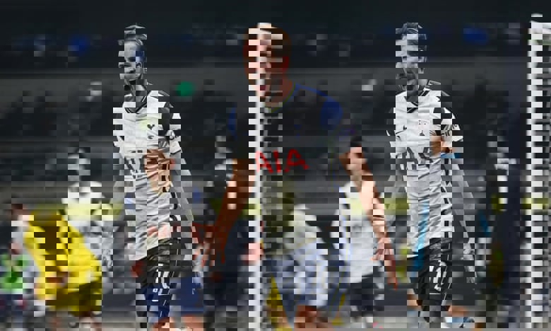 1562383