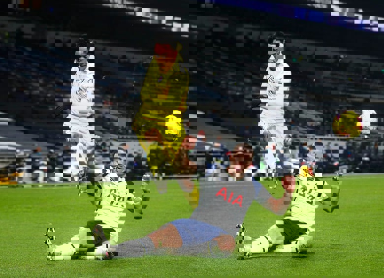 1562384