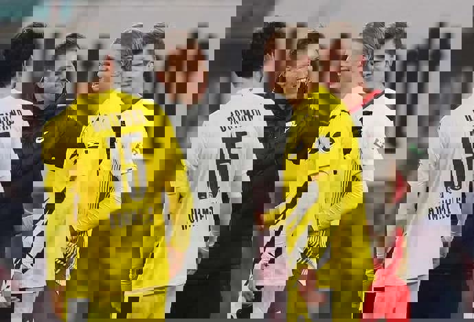 1562444