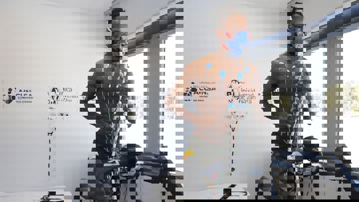 1562564