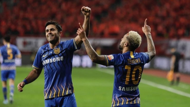 الکس تکسیرا در آستانه پیوستن به الهلال