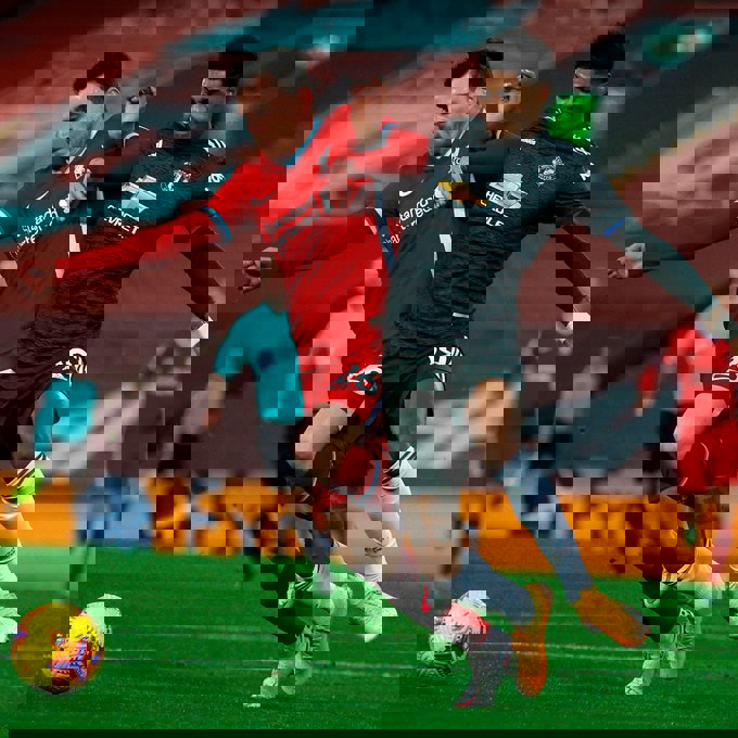 1563415