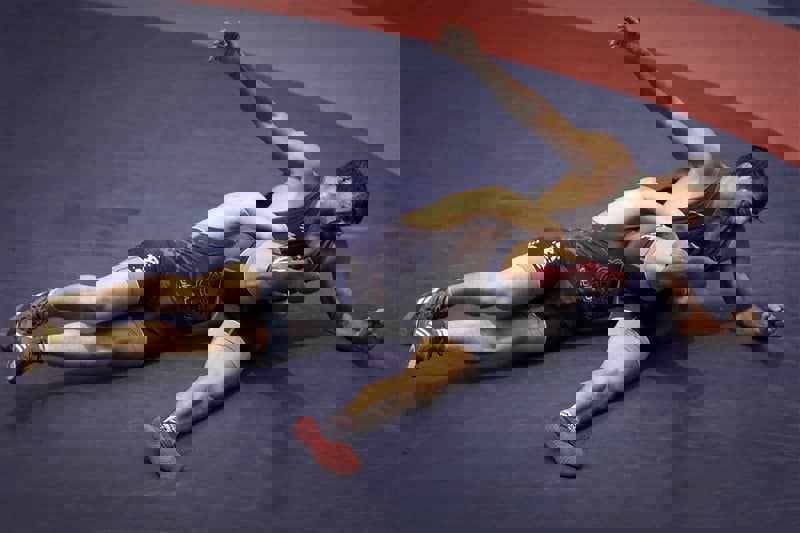 1563452