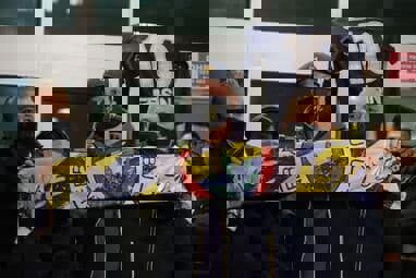 کمپین اس‌ام‌اسی برای تامین دستمزد اوزیل