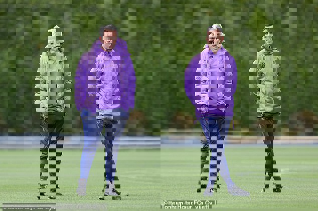1563590