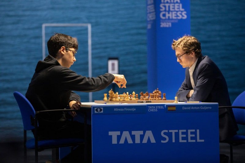 فیروزجا نفر اول اسپانیا را مدرسه ای شکست داد(عکس)