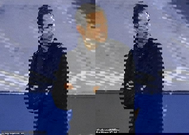1564311
