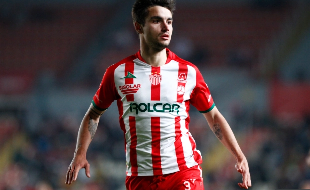 میخ تابلوی تبلیغاتی در فوتبال مکزیک حادثه‌ساز شد