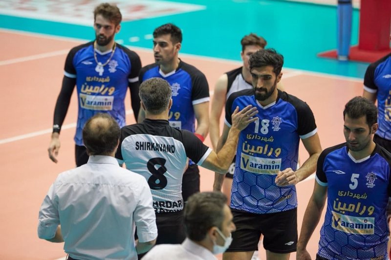 صعود دو پلهای فولاد سیرجان در یک بازی عجیب