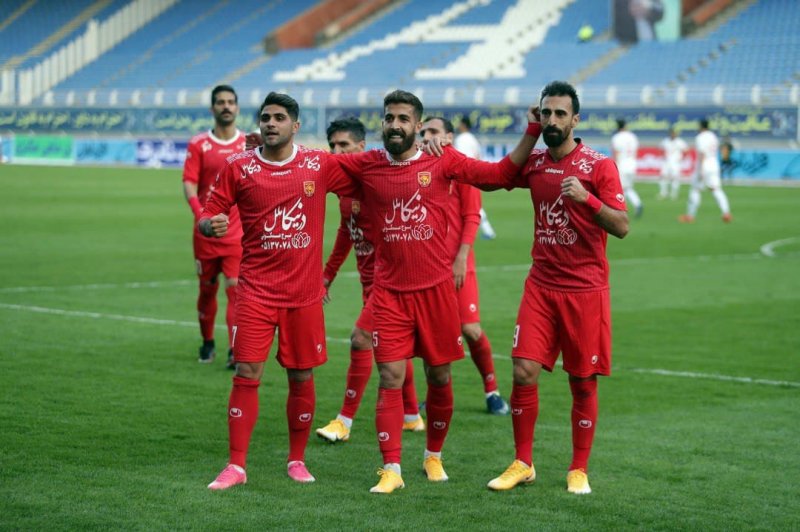  شهر خودرو 1 -نساجی 0؛پیروزی در باران کارت های زرد