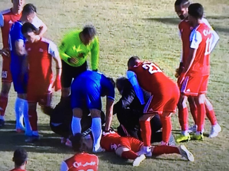 تاخیرهای آزاردهنده در بازی گل گهر و تراکتور؛ اگر فوتسال بود!