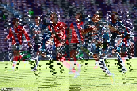 1565142