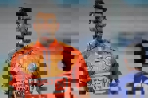 حسین ماهینی روی دور پاس گل