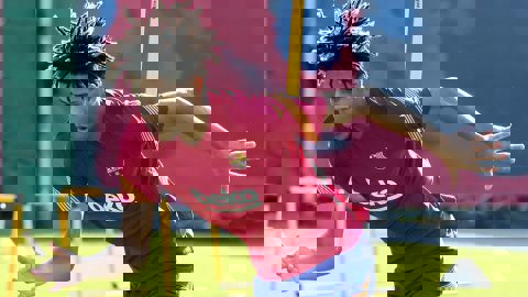 1565572