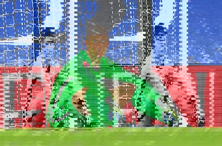 1565618