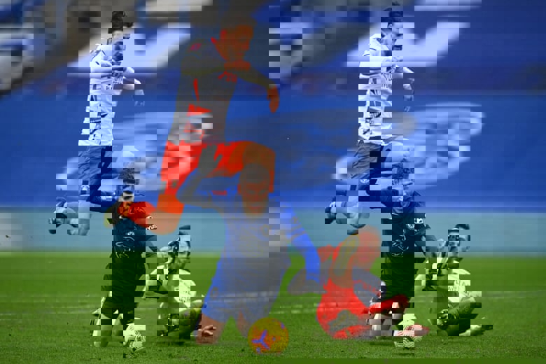 1565627