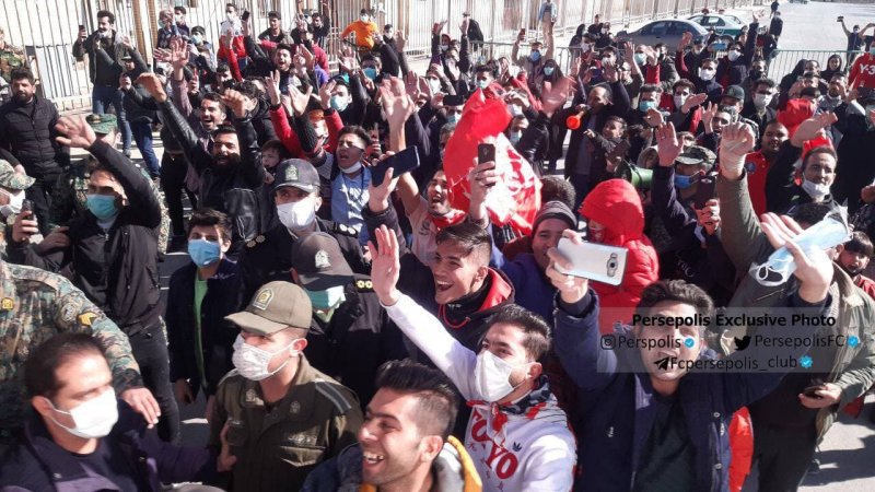 تحصن هواداران پرسپولیس مقابل باشگاه