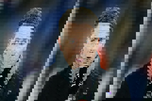 1565831